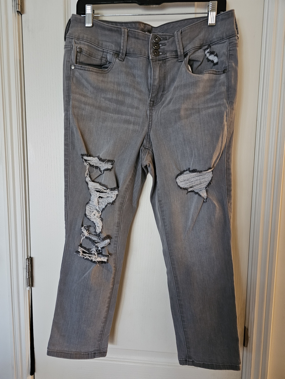 Torrid Sz 12 Crop Grey Distressed Jeggiing Jeans